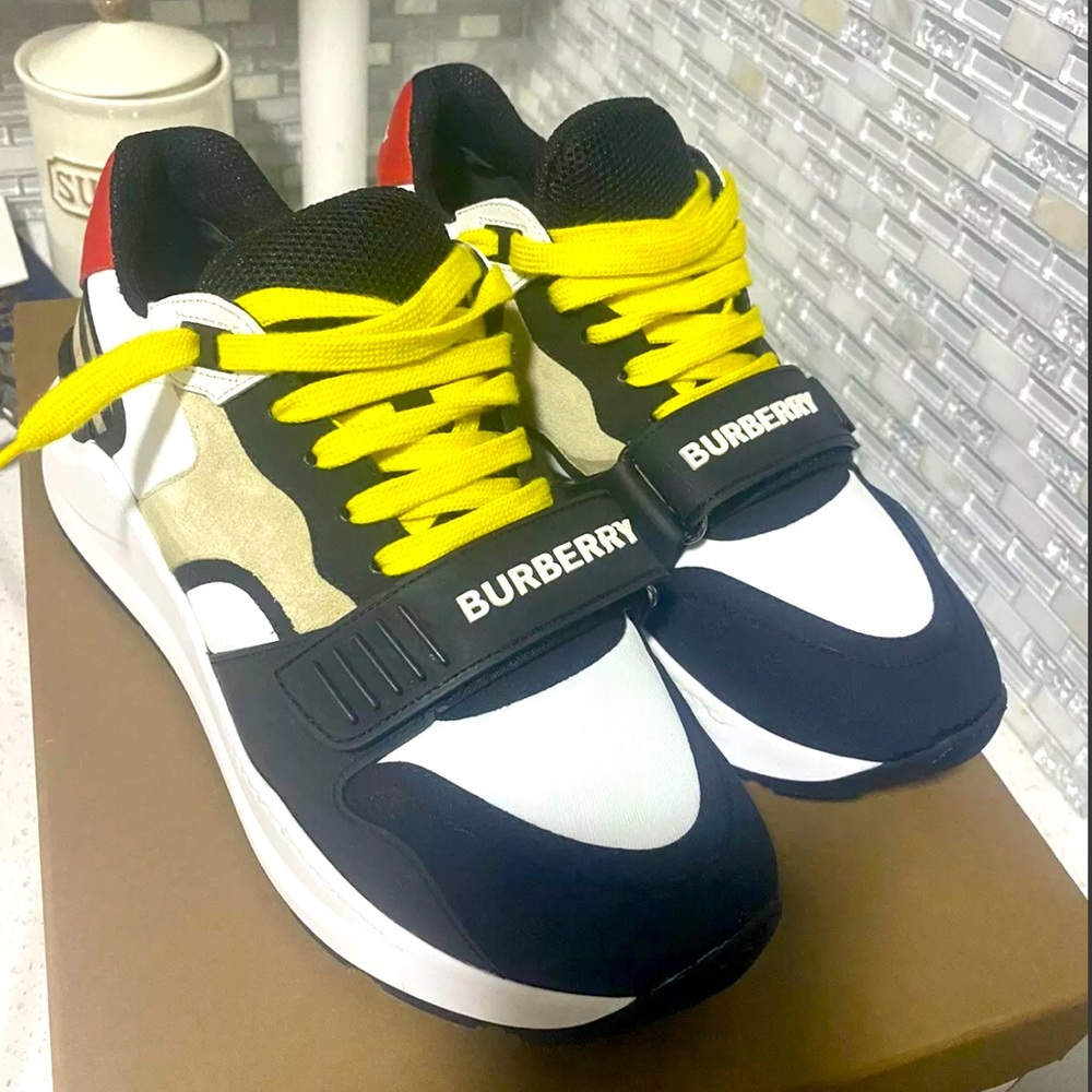 Burberry Vintage nylon sneakers size 8 . Excellent condition
